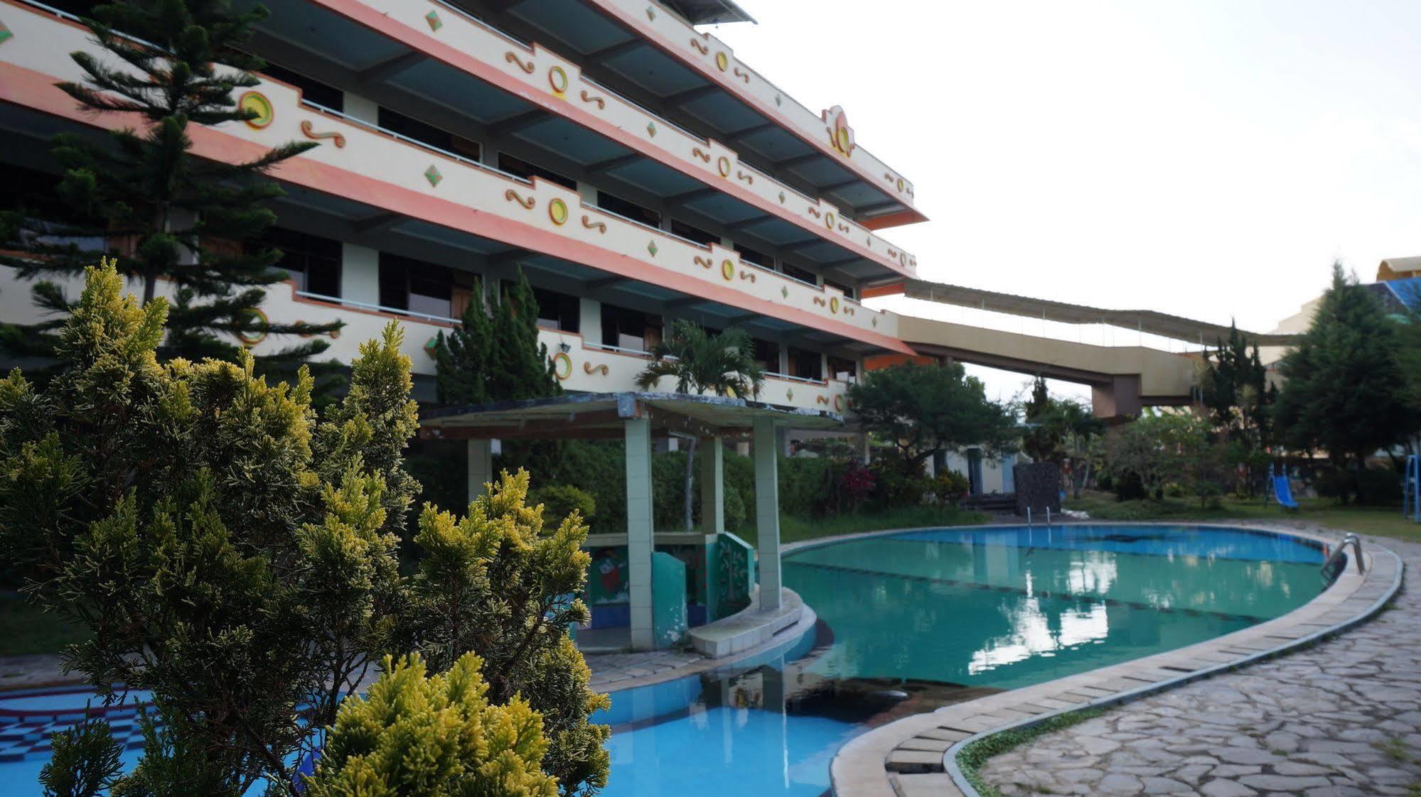 Hotel Surya Indah Batu Malang Ngoại thất bức ảnh