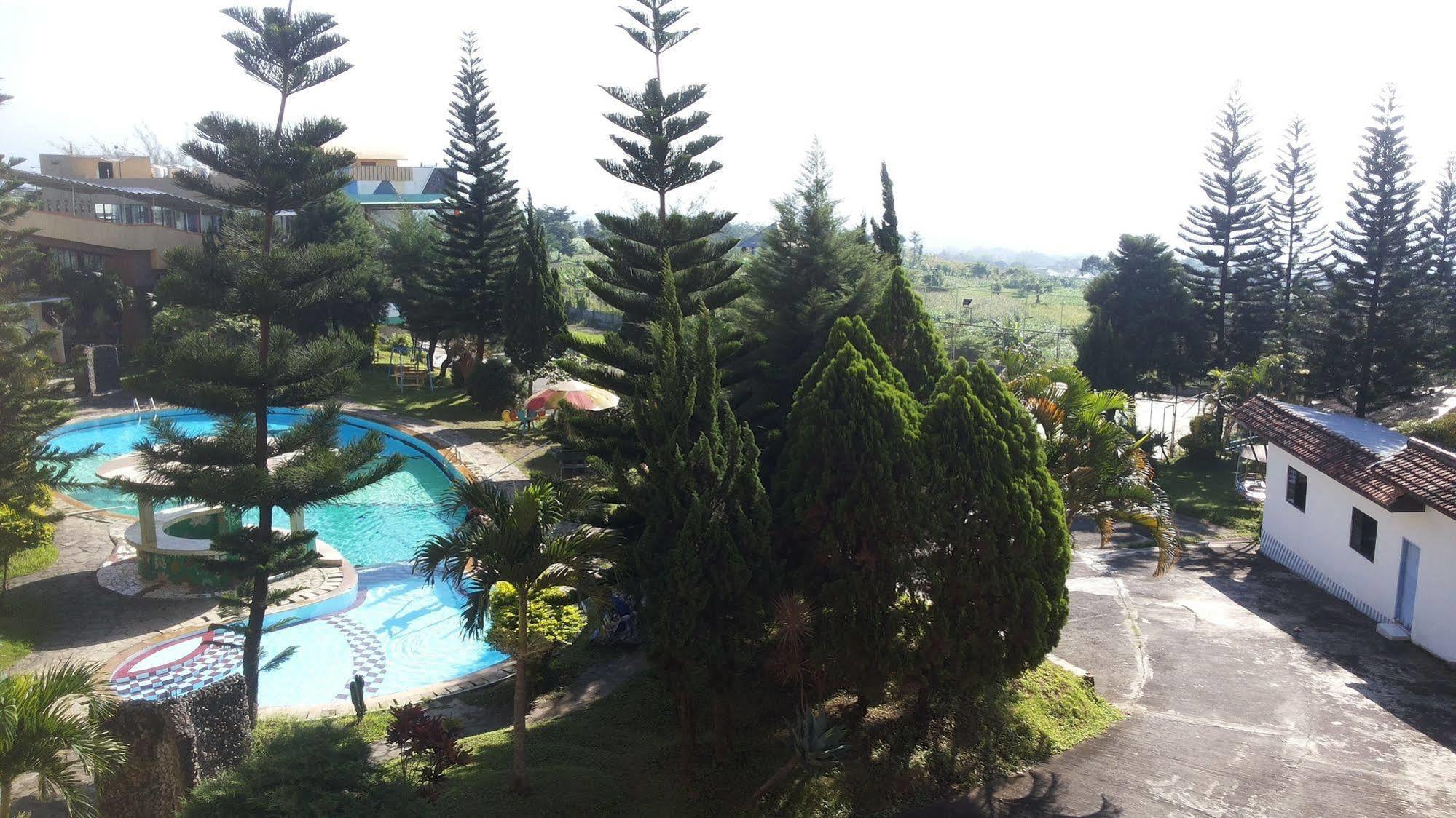 Hotel Surya Indah Batu Malang Ngoại thất bức ảnh