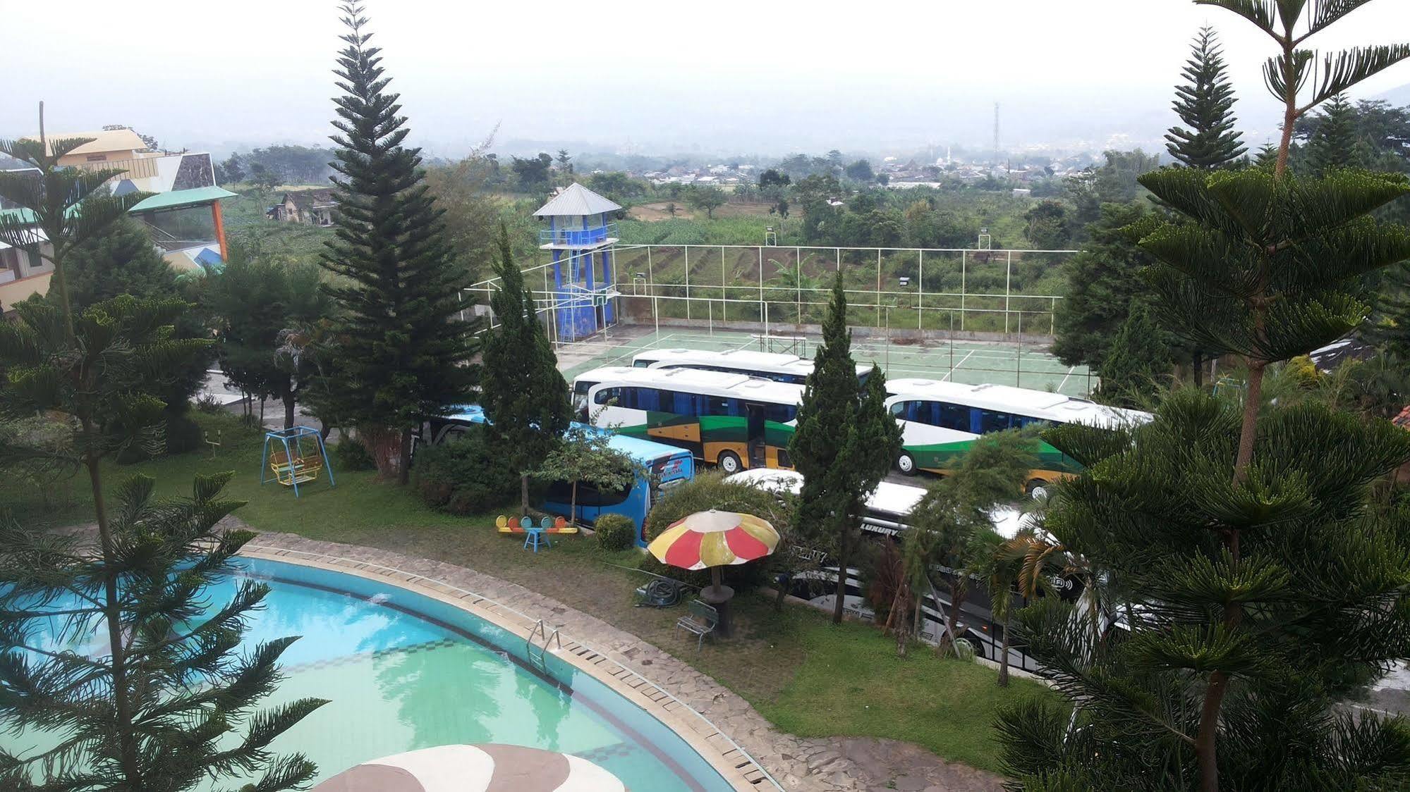 Hotel Surya Indah Batu Malang Ngoại thất bức ảnh
