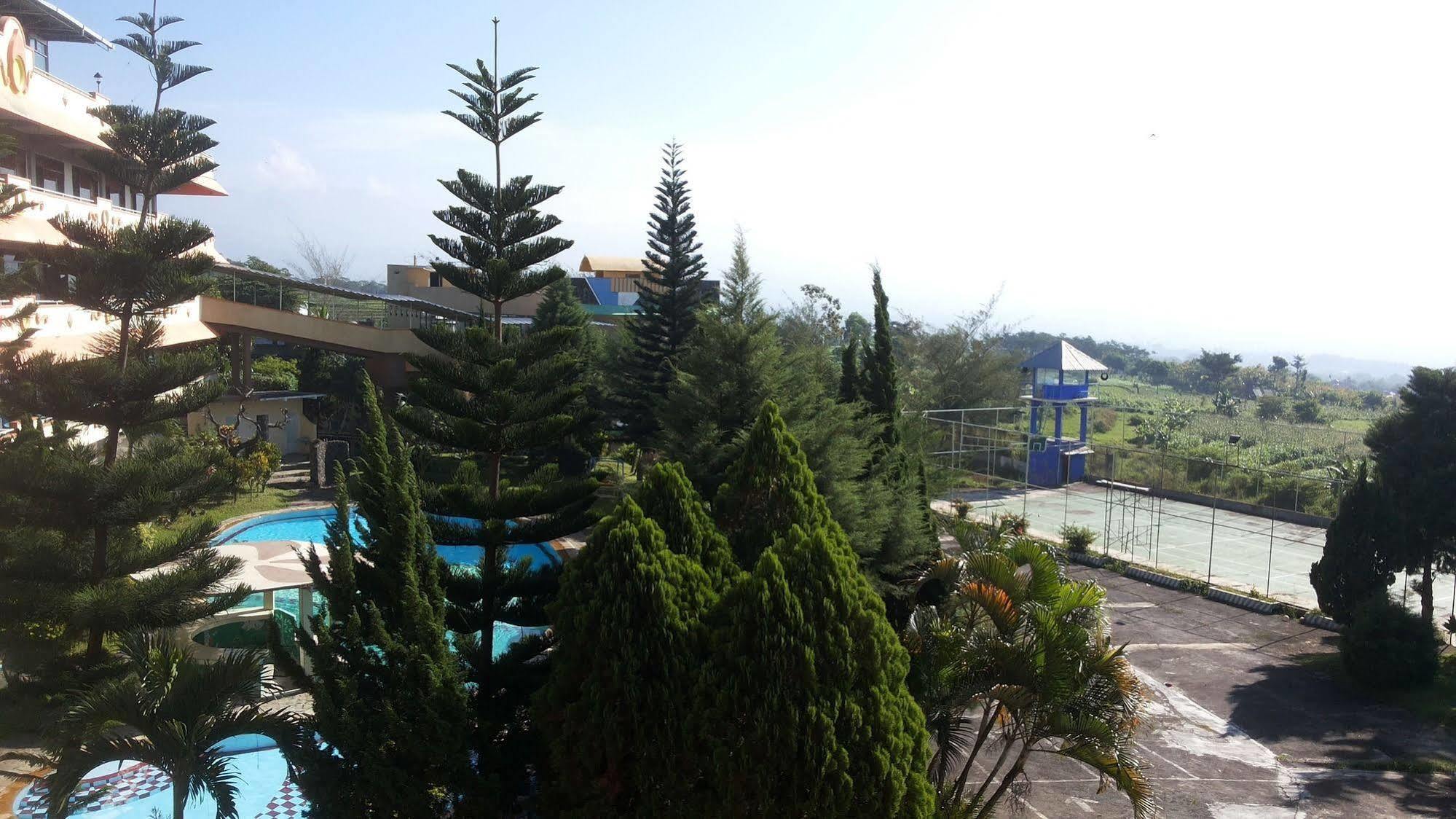 Hotel Surya Indah Batu Malang Ngoại thất bức ảnh