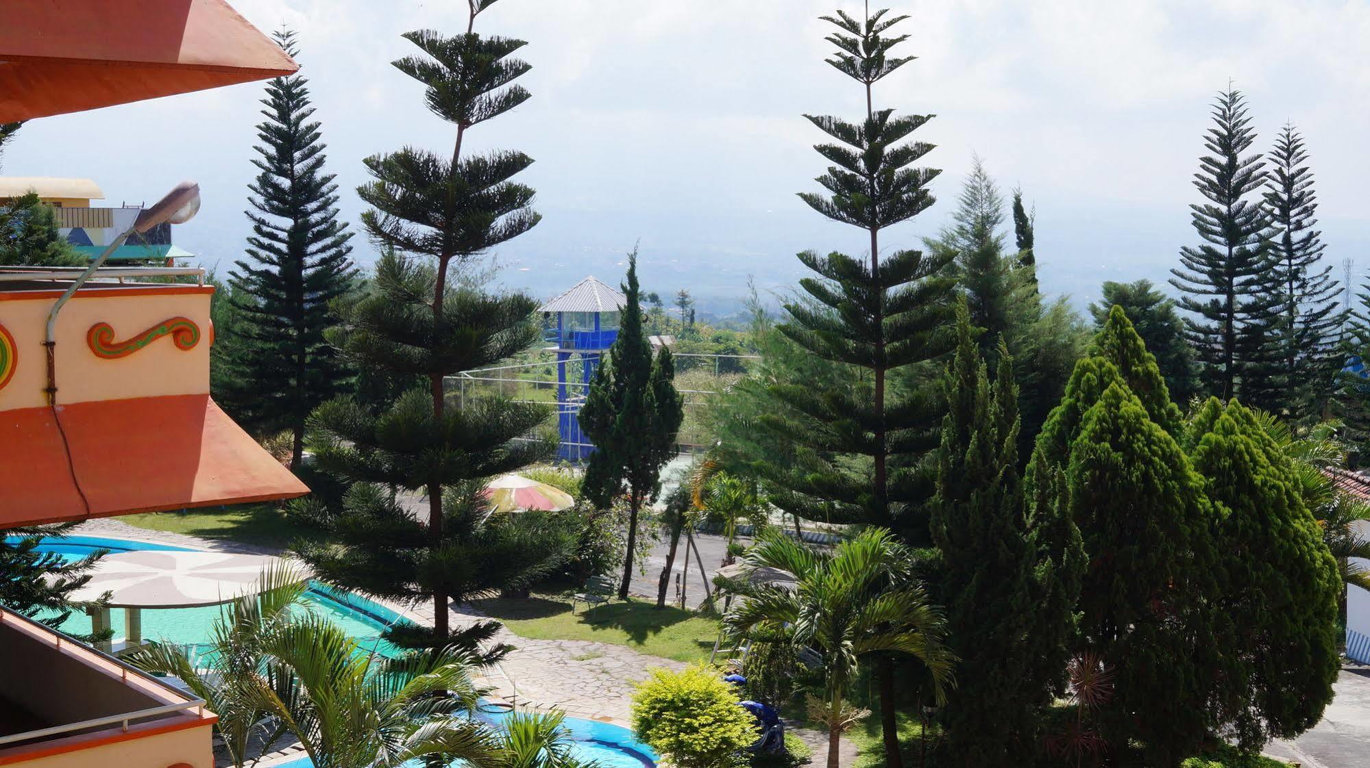 Hotel Surya Indah Batu Malang Ngoại thất bức ảnh