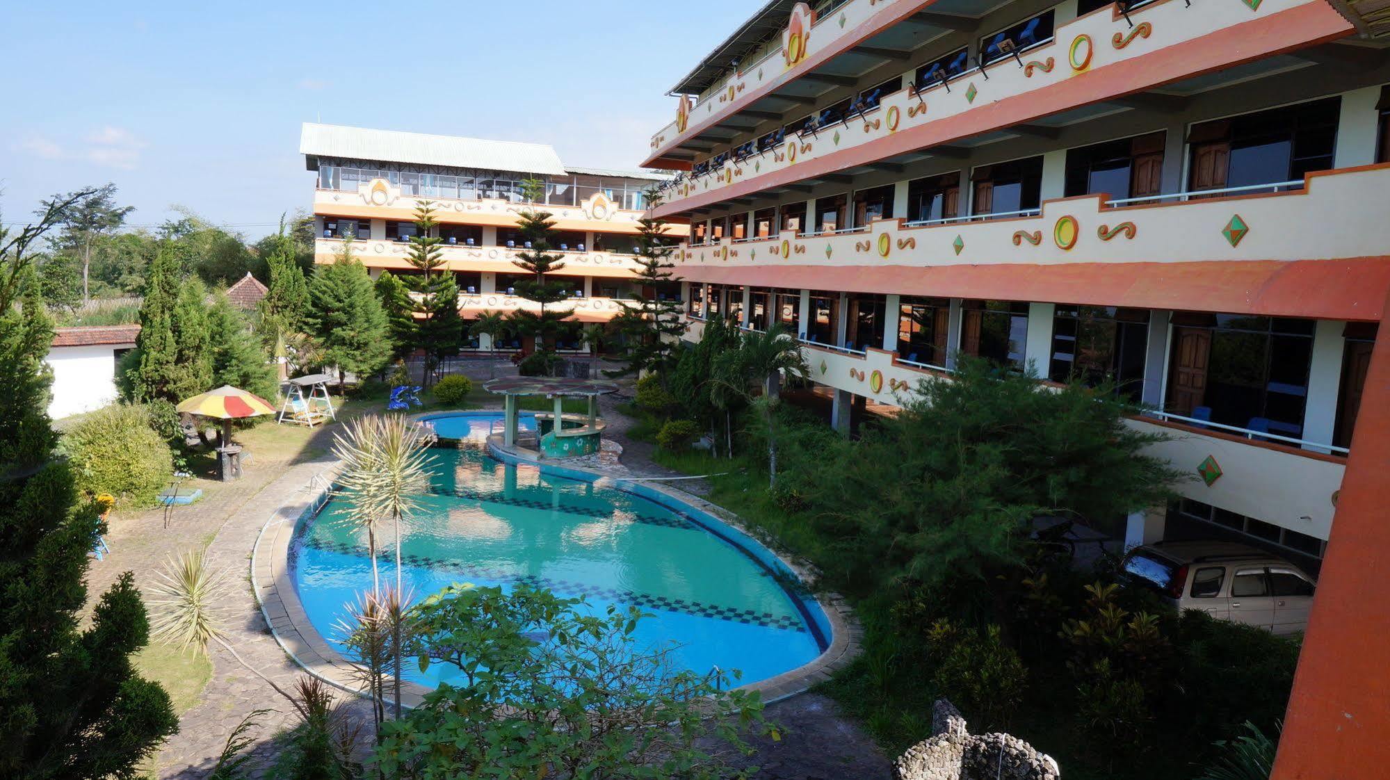 Hotel Surya Indah Batu Malang Ngoại thất bức ảnh