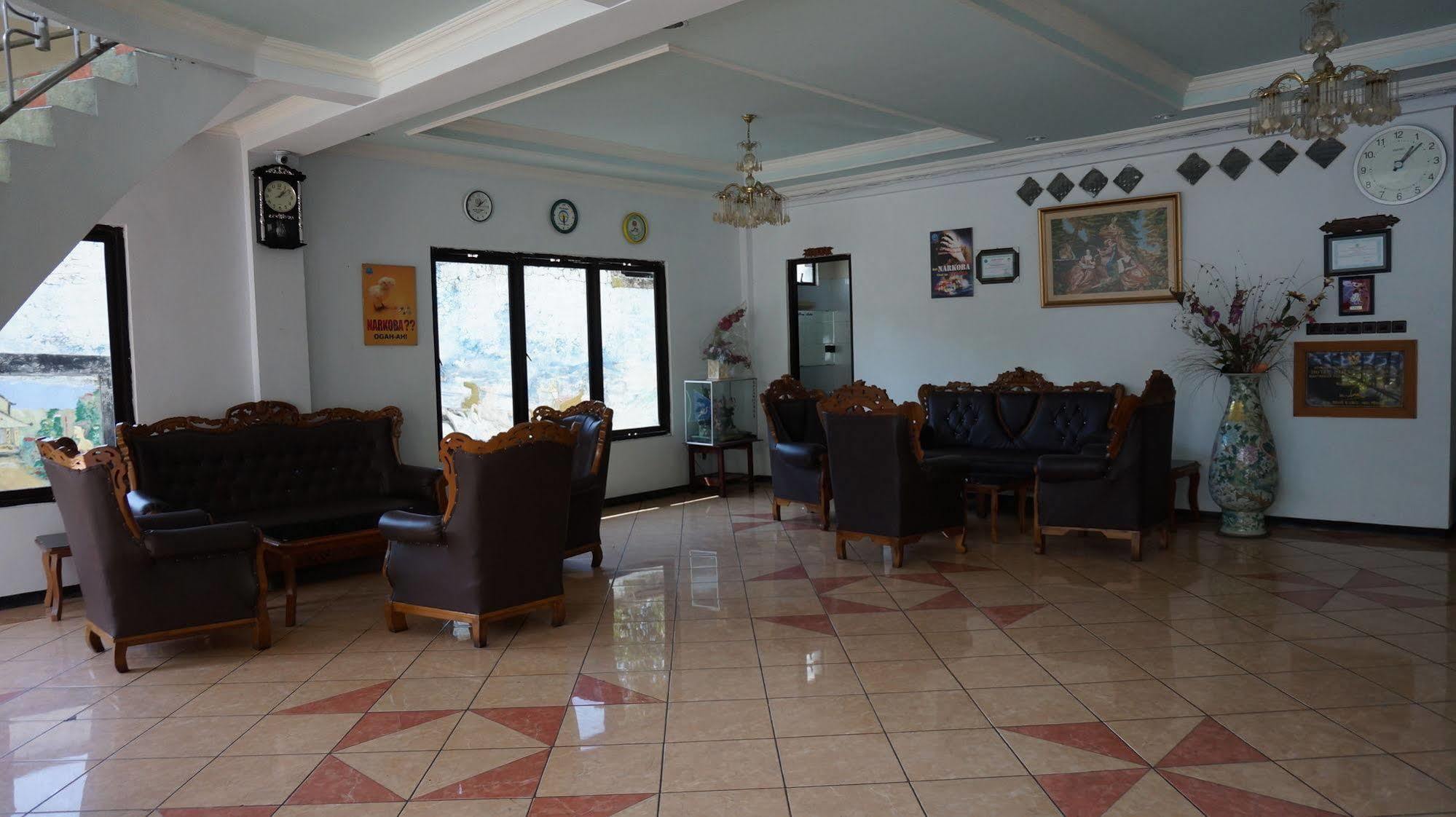 Hotel Surya Indah Batu Malang Ngoại thất bức ảnh