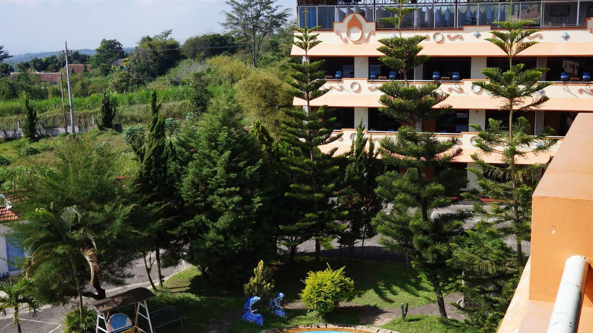 Hotel Surya Indah Batu Malang Ngoại thất bức ảnh