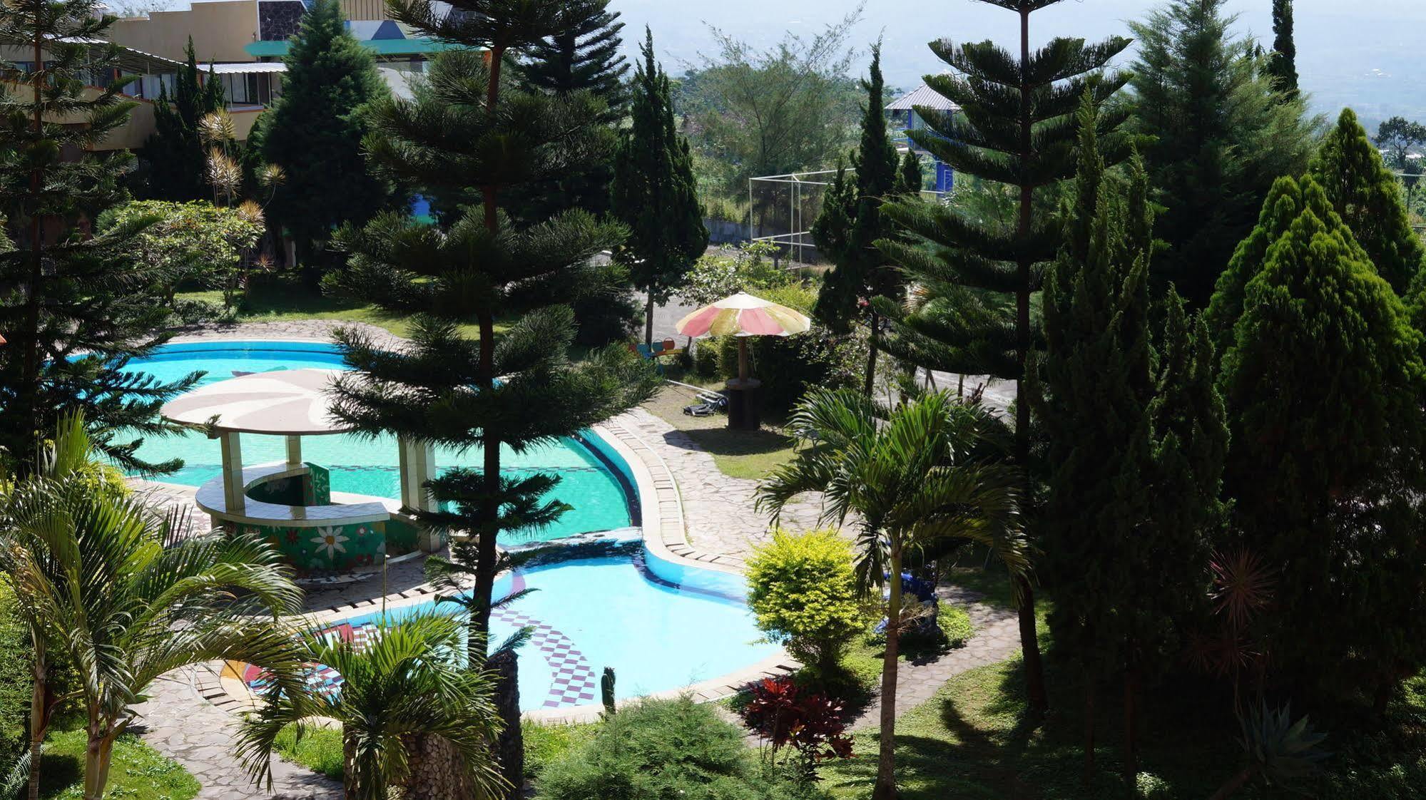 Hotel Surya Indah Batu Malang Ngoại thất bức ảnh