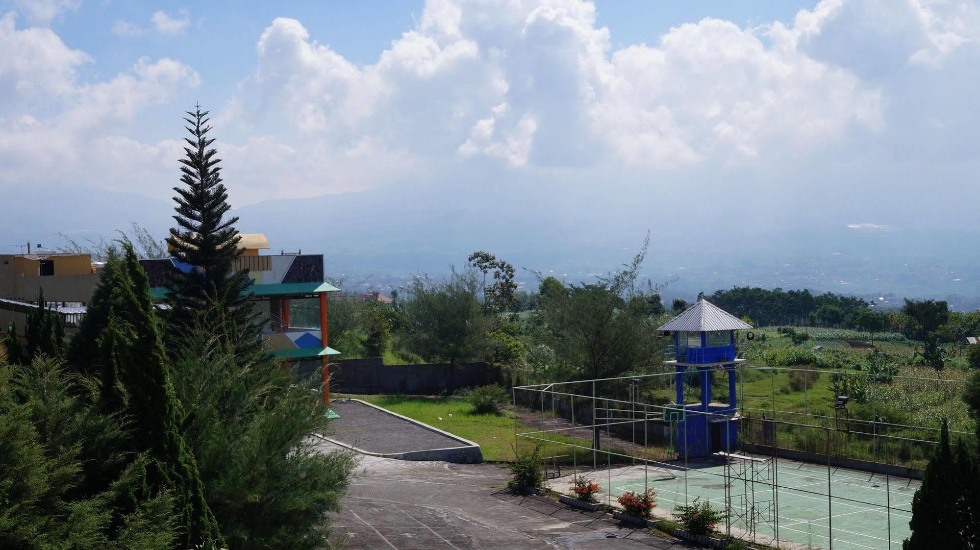 Hotel Surya Indah Batu Malang Ngoại thất bức ảnh
