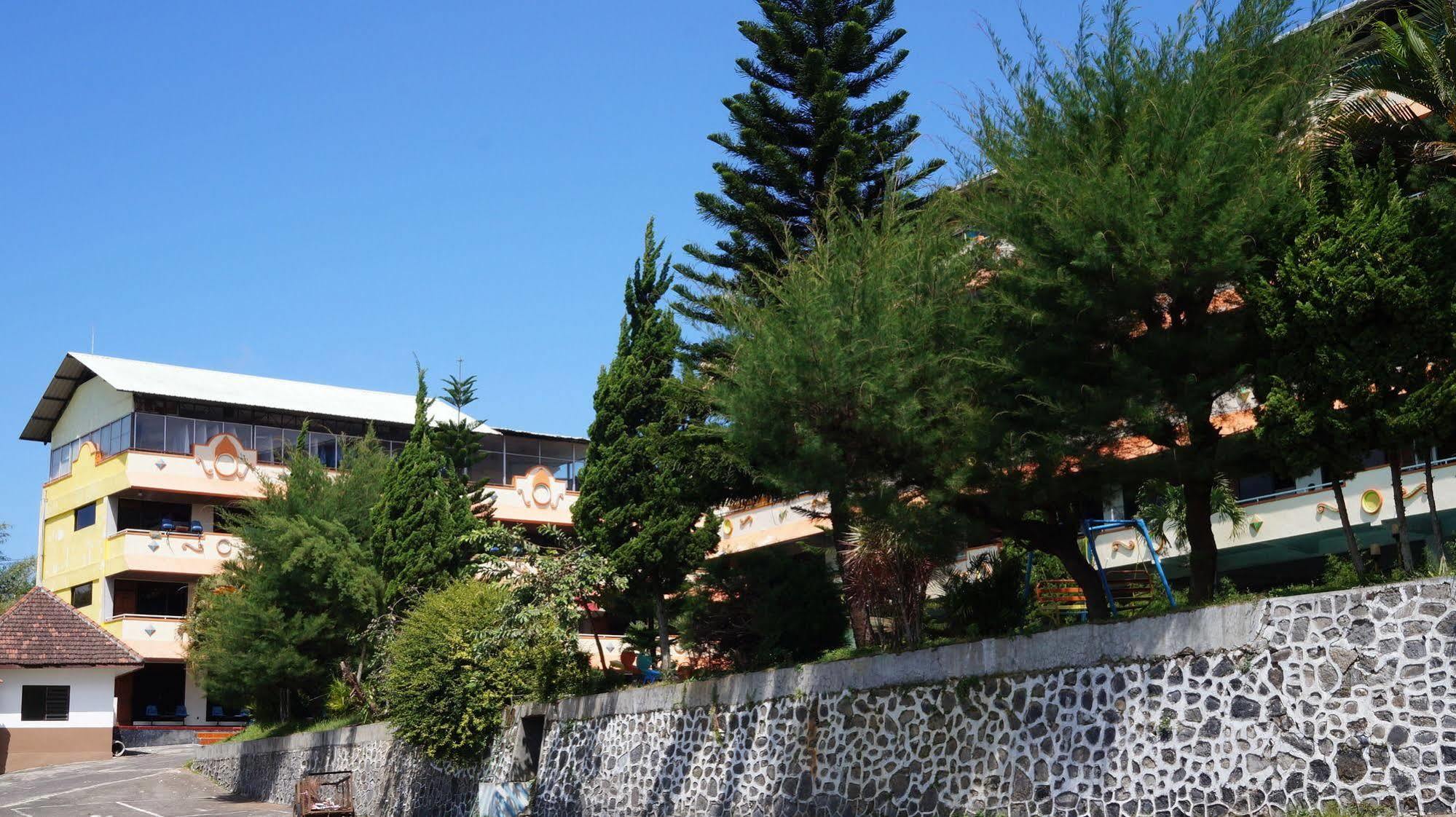 Hotel Surya Indah Batu Malang Ngoại thất bức ảnh