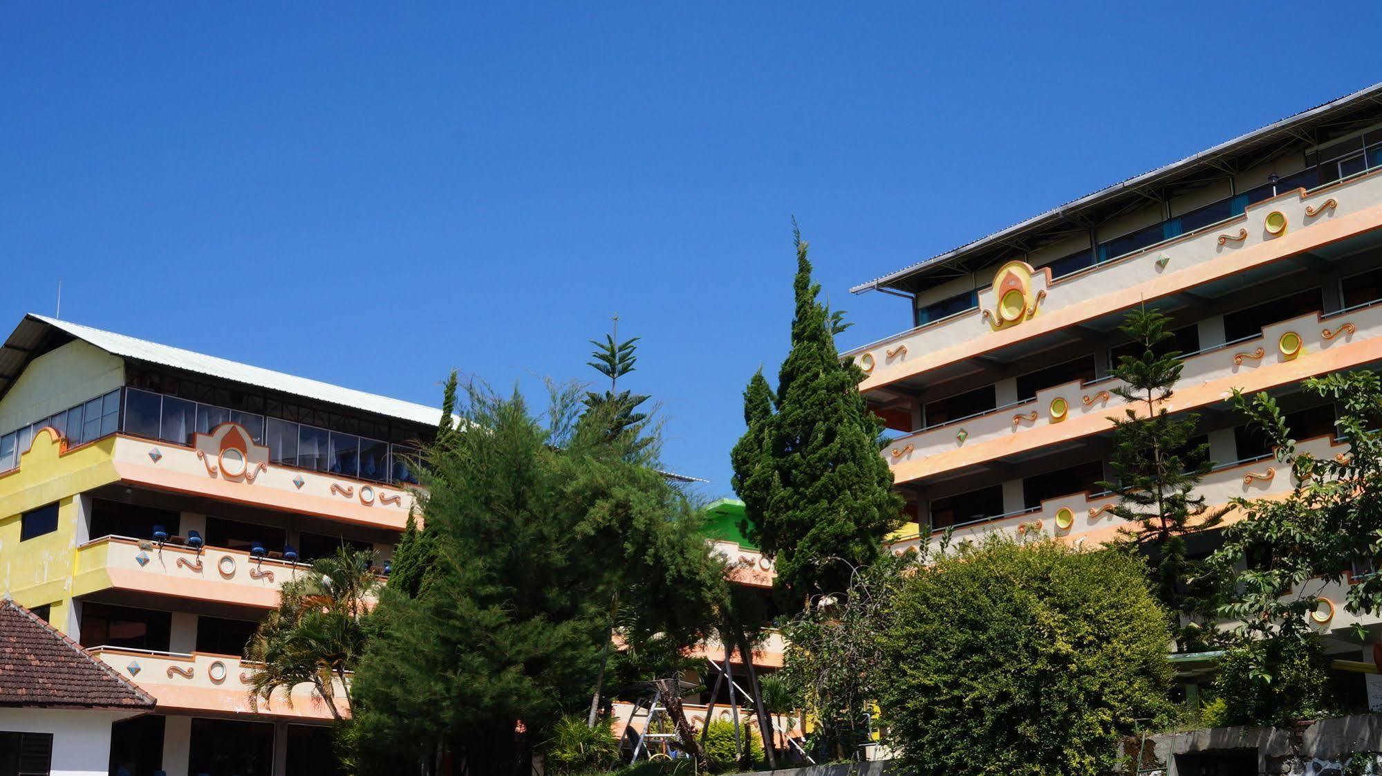 Hotel Surya Indah Batu Malang Ngoại thất bức ảnh